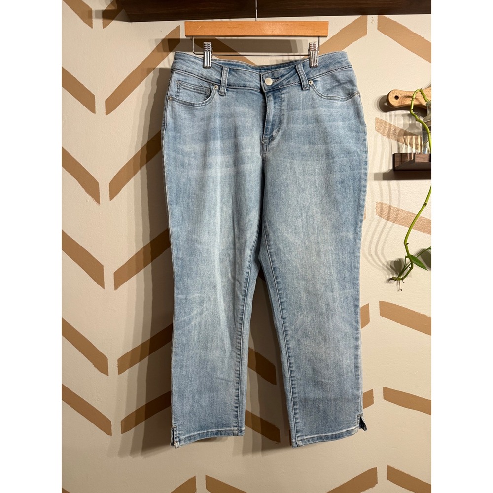 Westport Capri Jeans Women 8 Light Wash Signature Fit Cropped Denim Side Slit